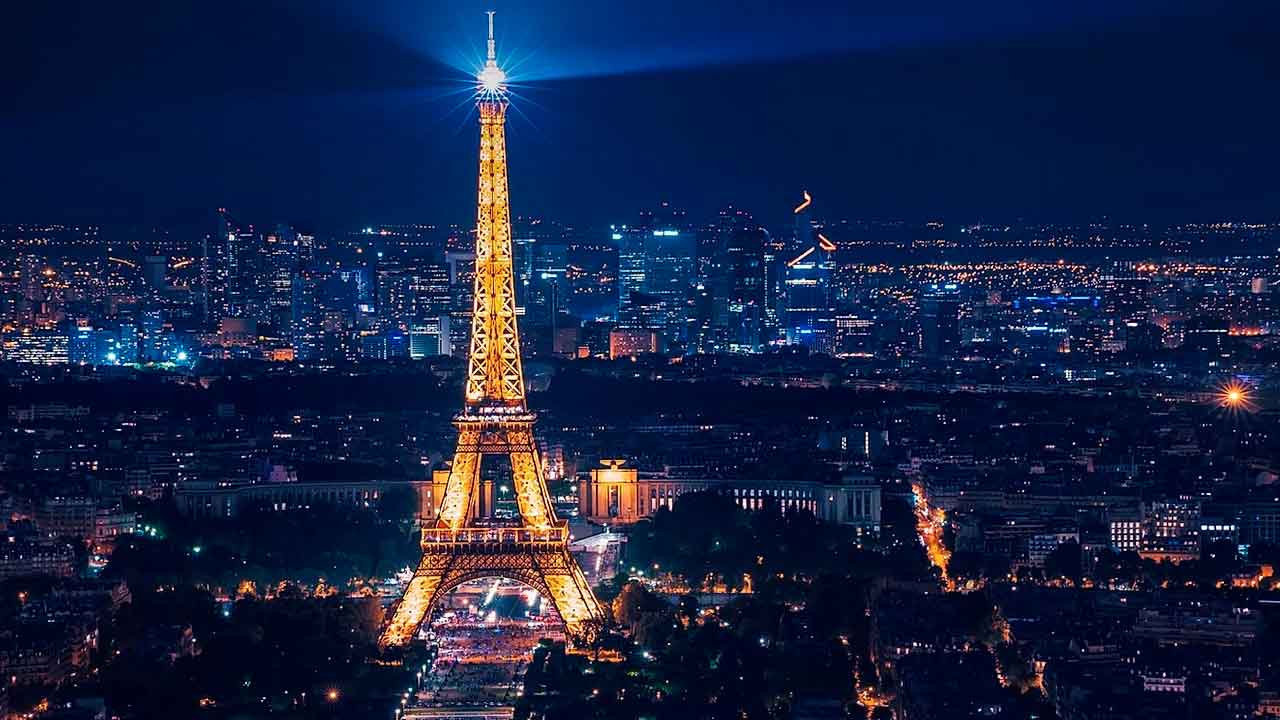 Torre Eiffel iluminada
